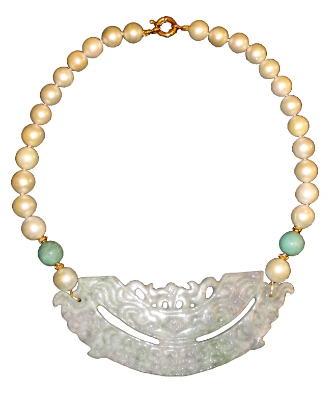 Collier en perles d’eau douce, amazonite, plaque en jade sculpté avec intercalaires et fermoir en vermeil.