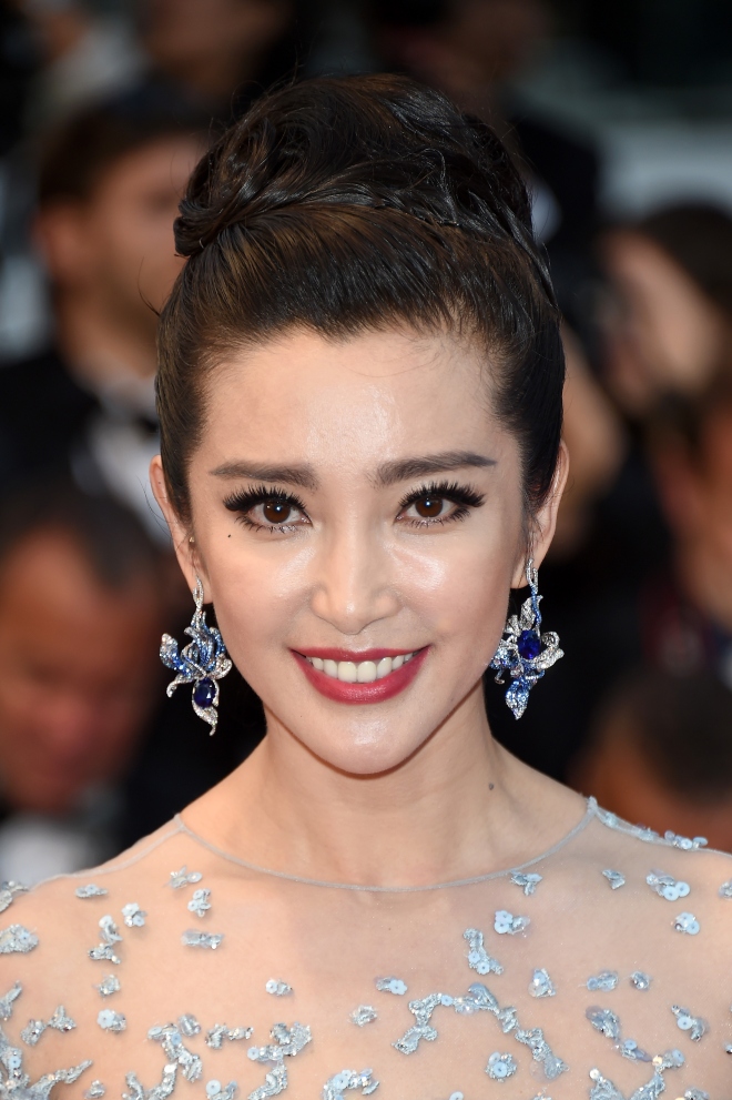 CANNES, FRANCE - MAY 16:  Li Bingbing attends  "The Sea Of Trees" Premiere during the 68th annual Cannes Film Festival on May 16, 2015 in Cannes, France.  (Photo by Venturelli/WireImage)
